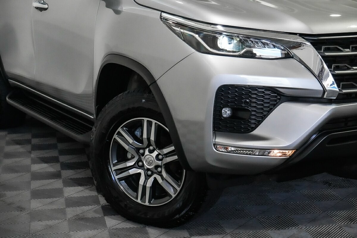 Toyota Fortuner image 2