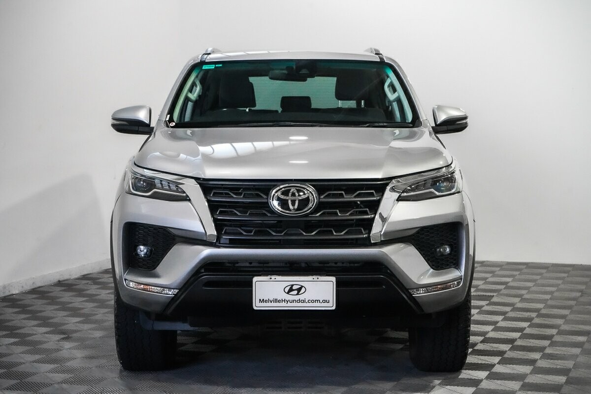 Toyota Fortuner image 3