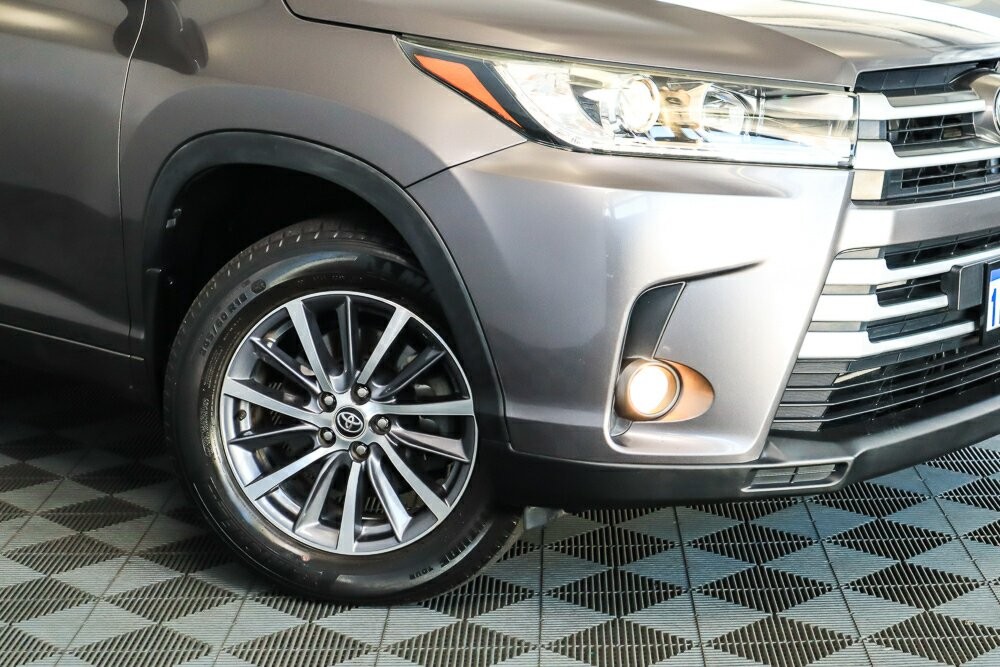 Toyota Kluger image 2