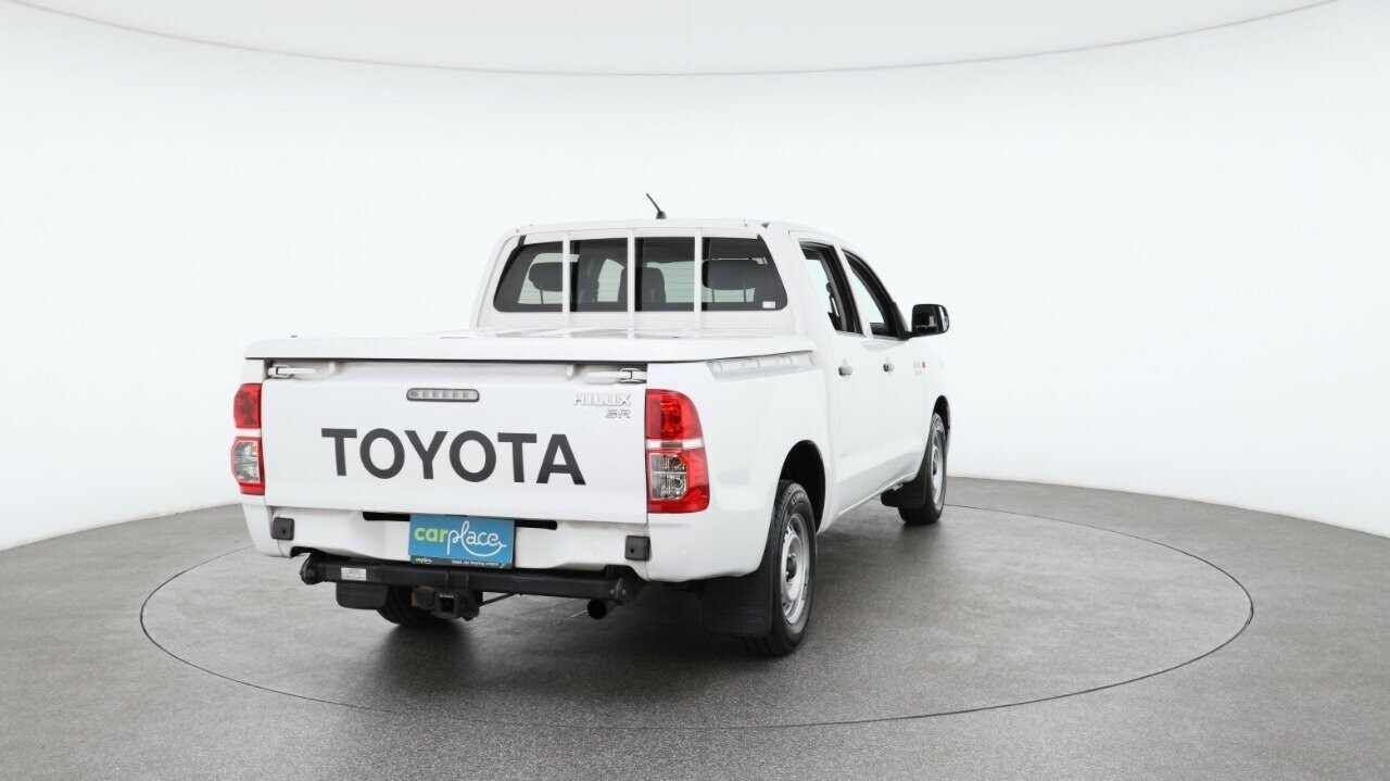 Toyota Hilux image 3