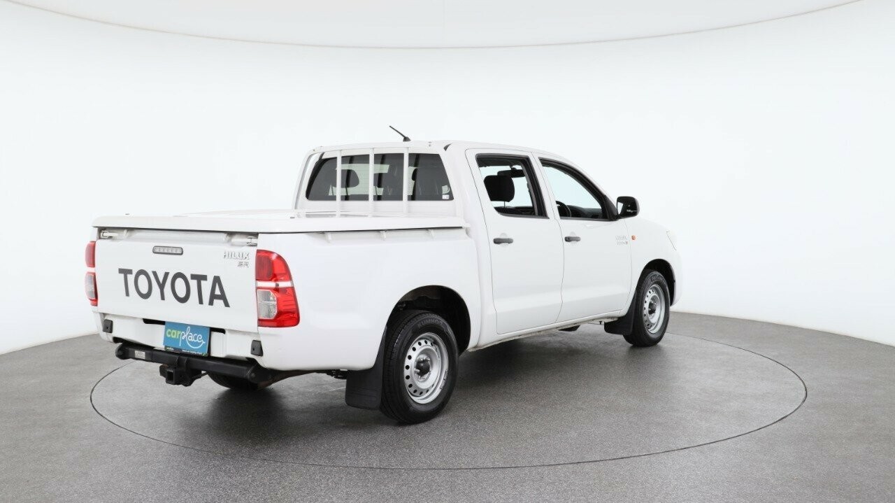 Toyota Hilux image 4