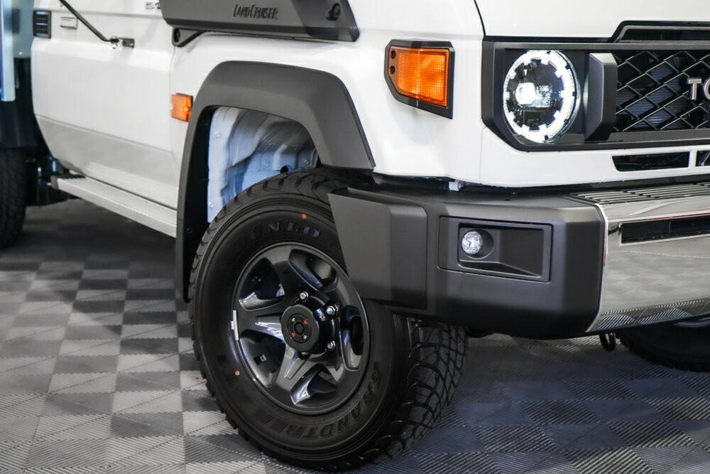 Toyota Landcruiser image 2