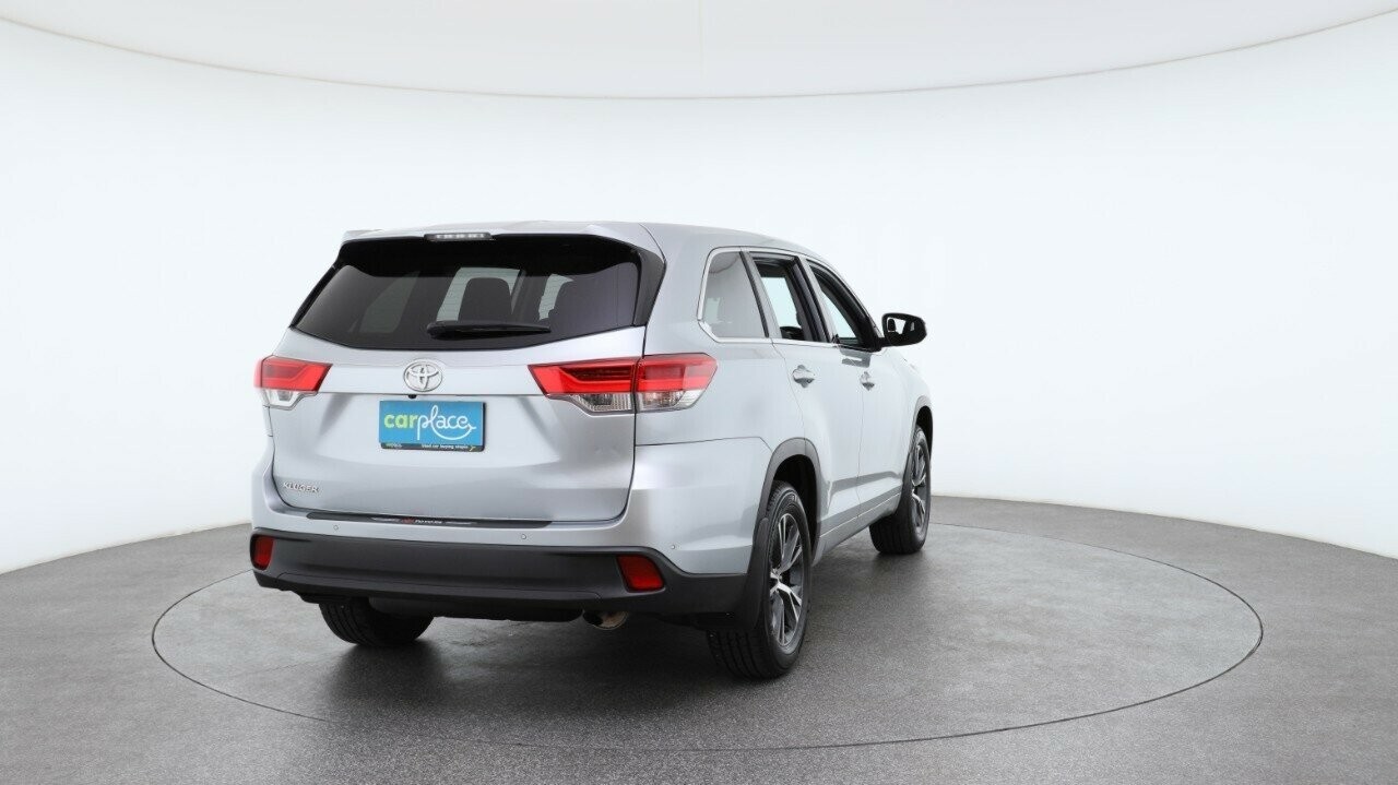 Toyota Kluger image 3