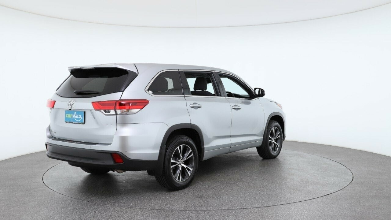 Toyota Kluger image 4