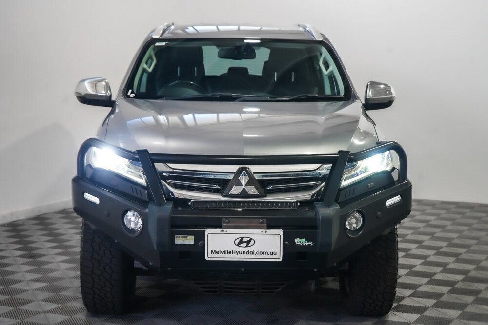 Mitsubishi Pajero Sport image 3