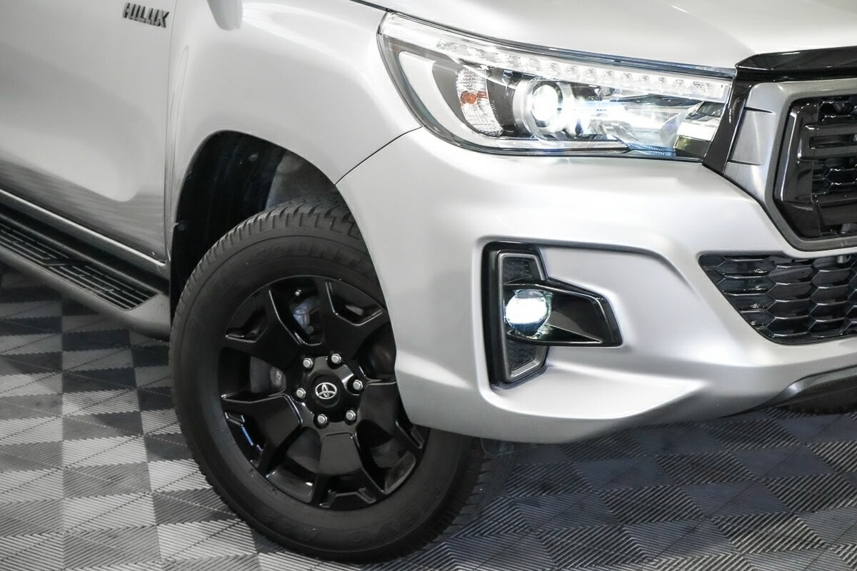 Toyota Hilux image 2