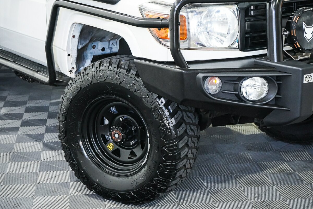 Toyota Landcruiser image 2