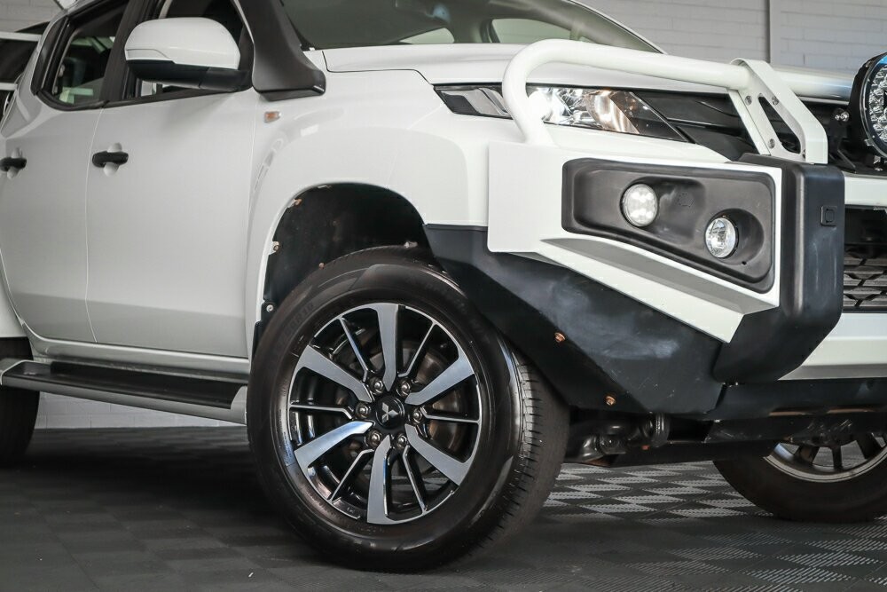 Mitsubishi Triton image 2