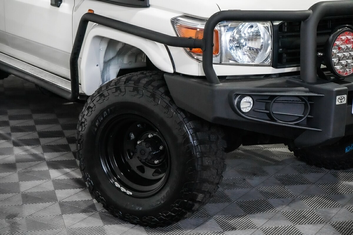 Toyota Landcruiser image 2