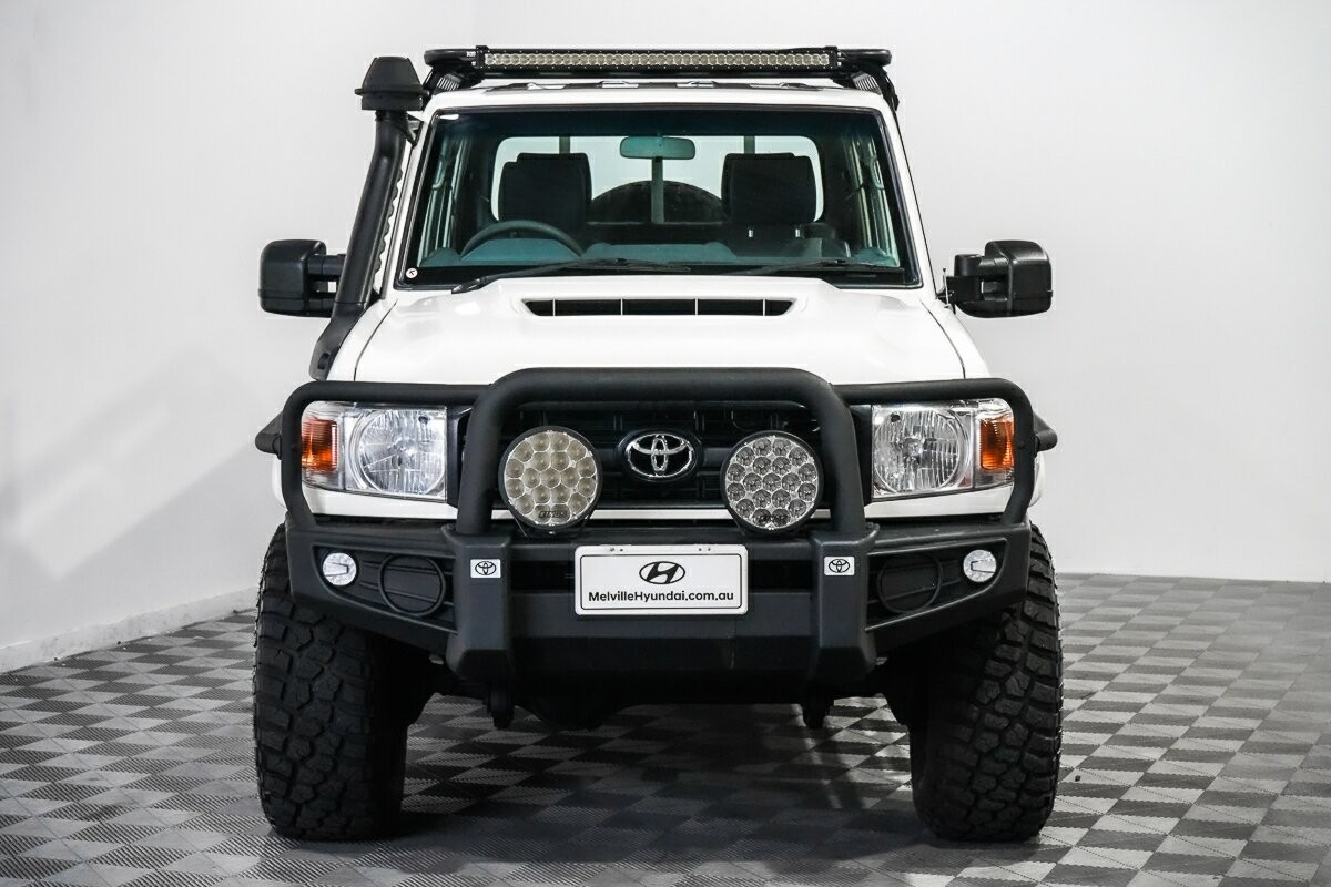 Toyota Landcruiser image 3