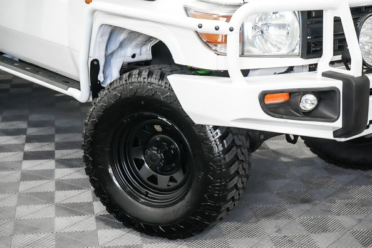 Toyota Landcruiser image 2