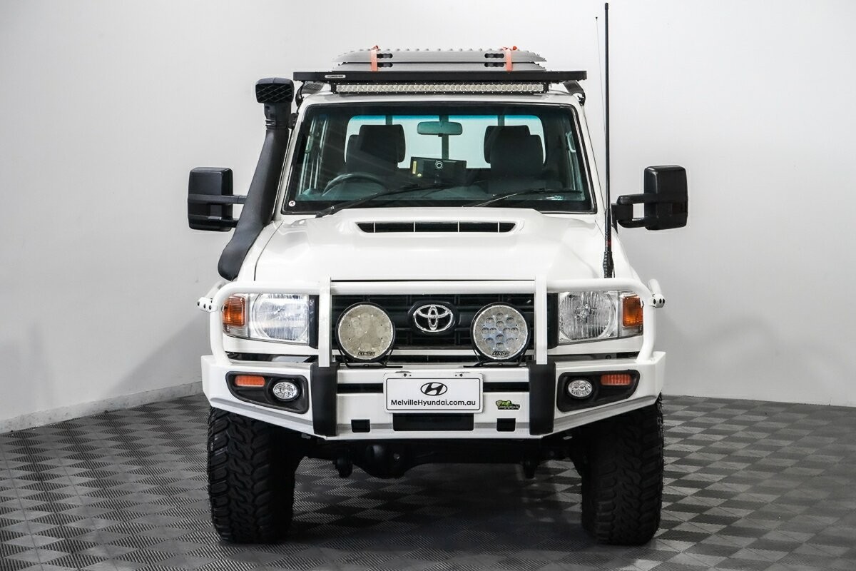 Toyota Landcruiser image 3