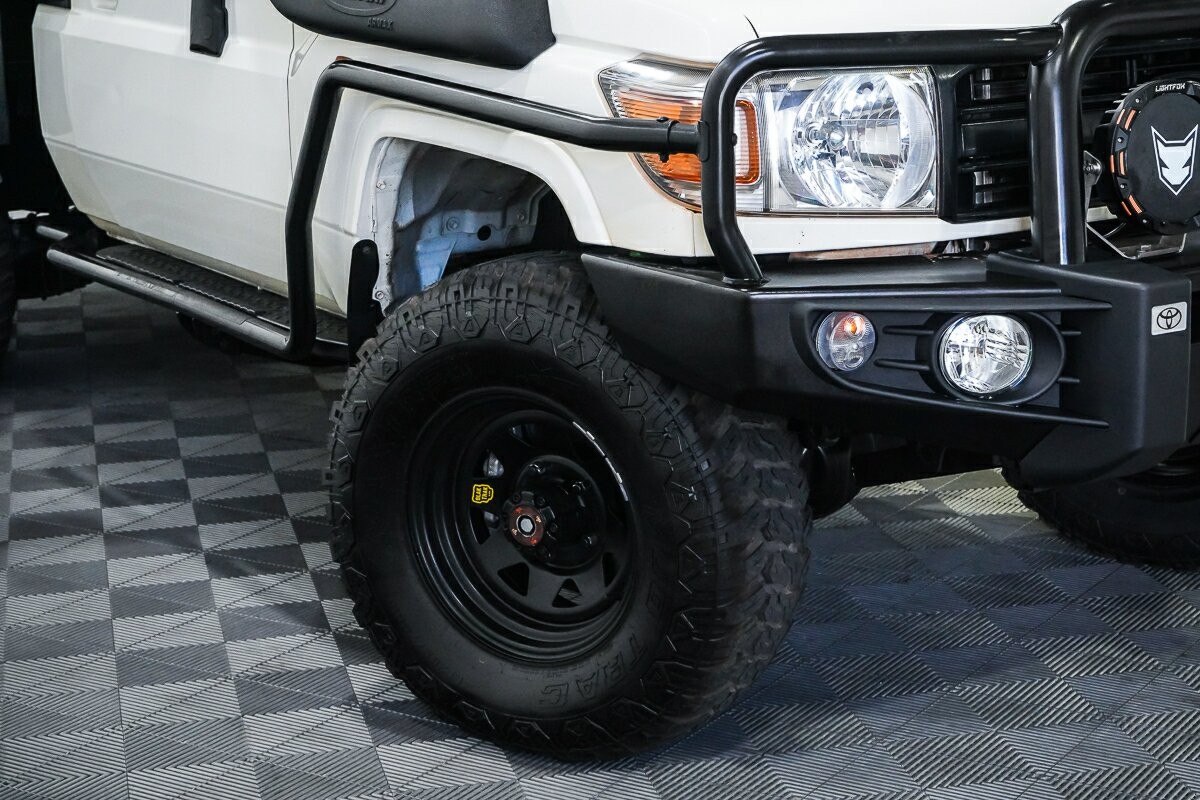 Toyota Landcruiser image 2