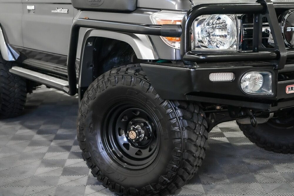 Toyota Landcruiser image 2