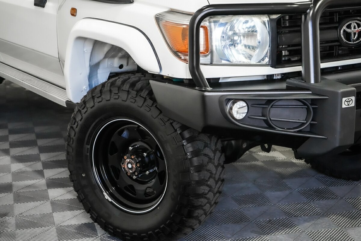 Toyota Landcruiser image 2