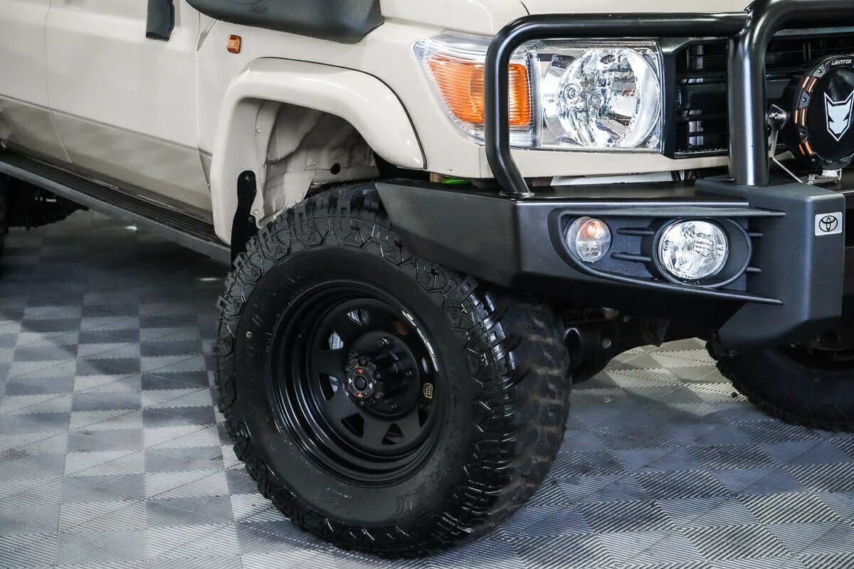 Toyota Landcruiser image 2