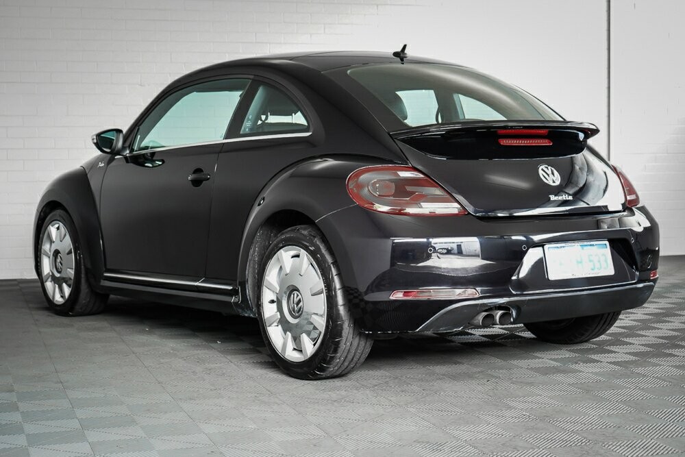 Volkswagen Beetle image 2