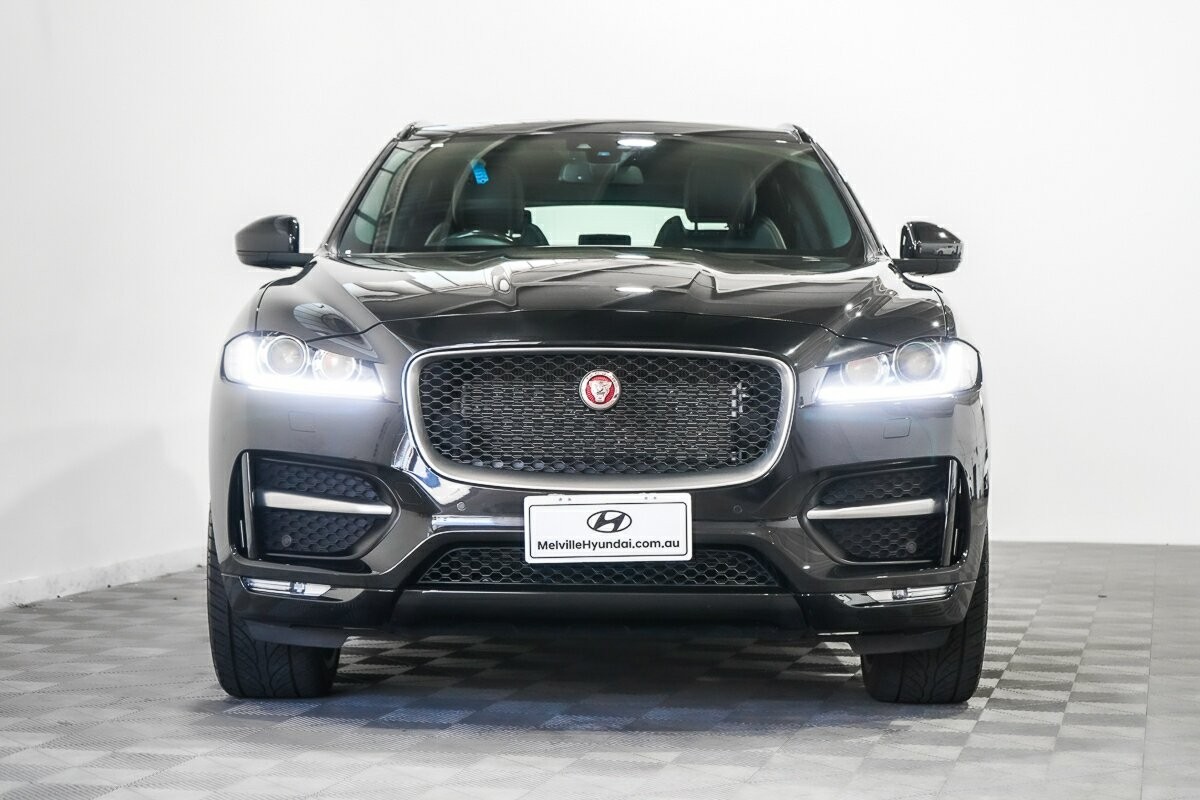 Jaguar F-pace image 3