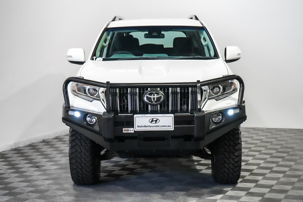 Toyota Landcruiser Prado image 3