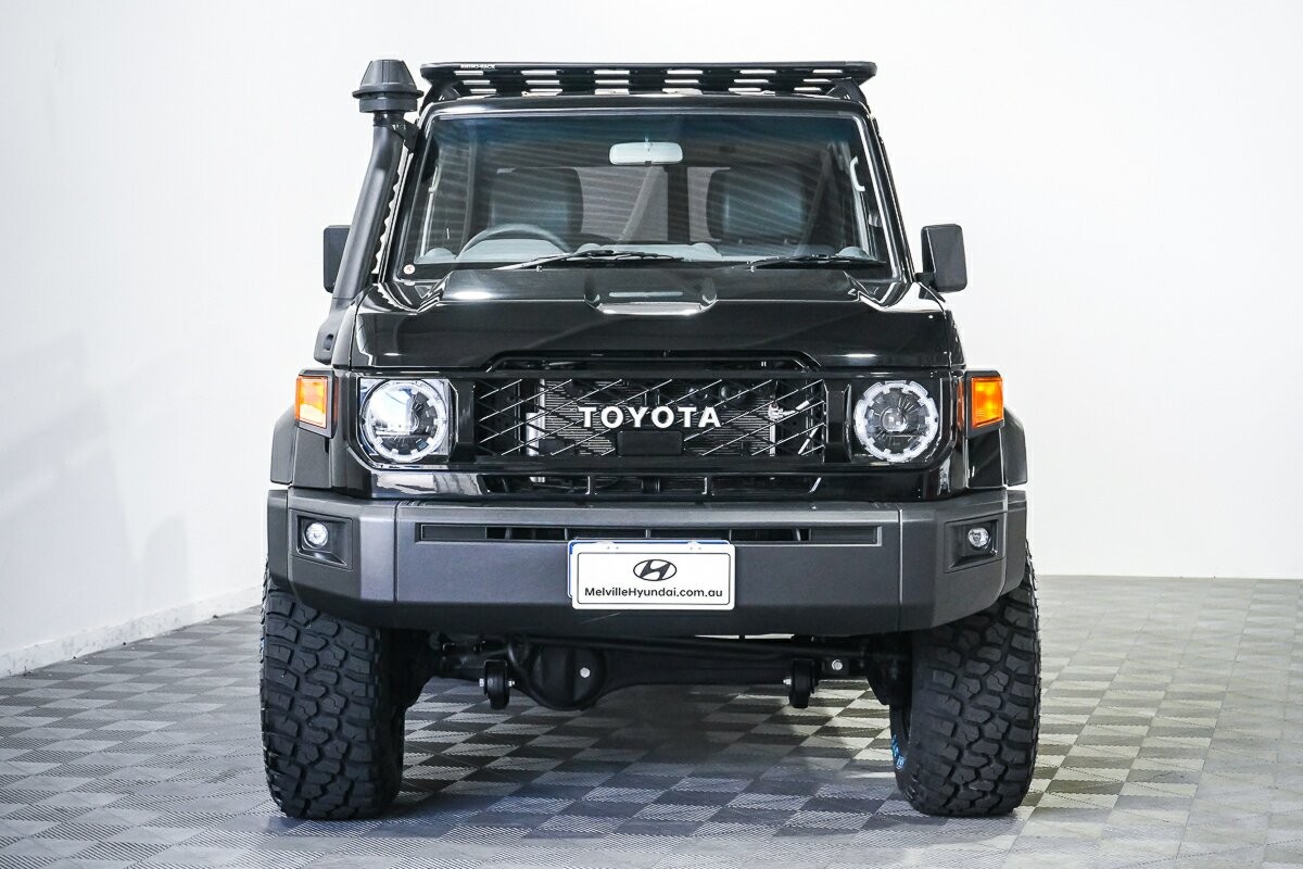 Toyota Landcruiser image 2