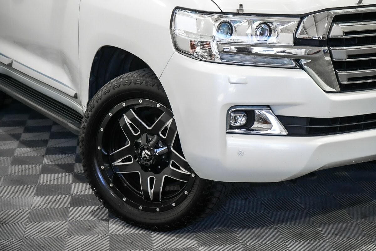 Toyota Landcruiser image 2