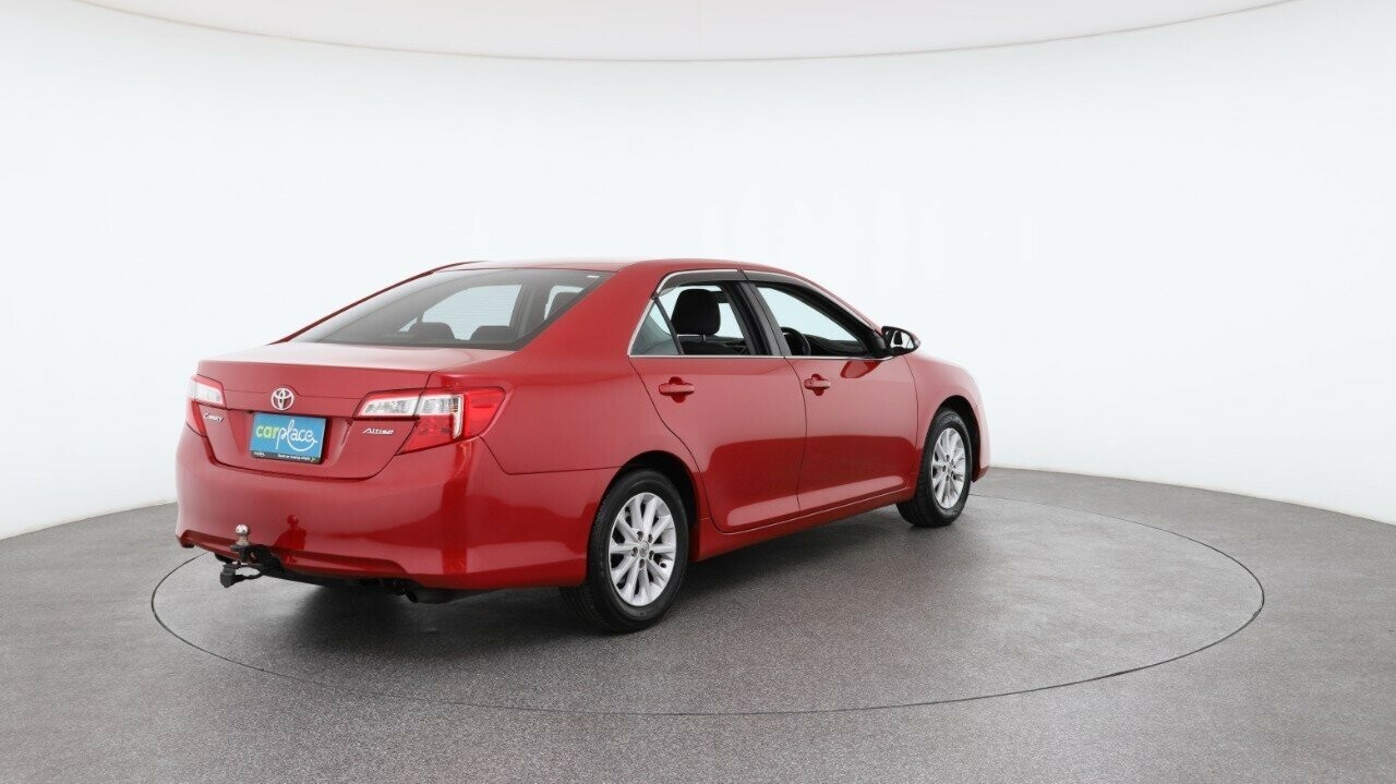 Toyota Camry image 4