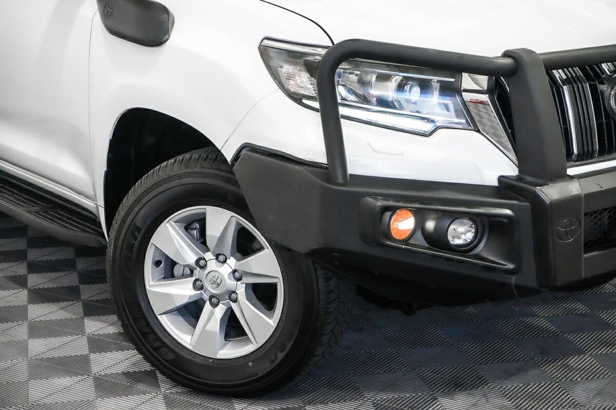 Toyota Landcruiser Prado image 2