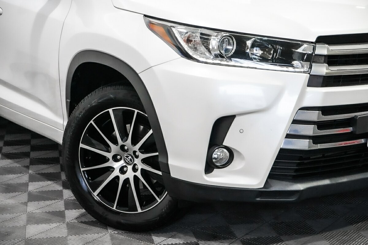 Toyota Kluger image 2