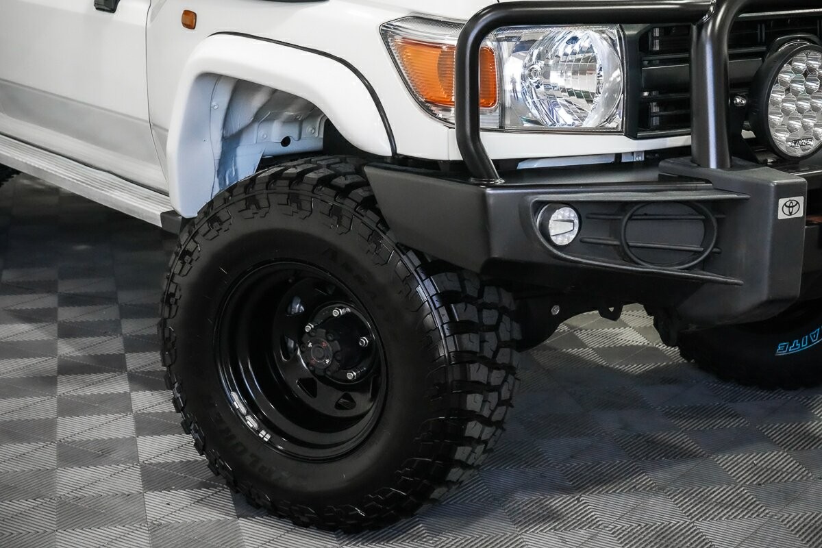 Toyota Landcruiser image 2