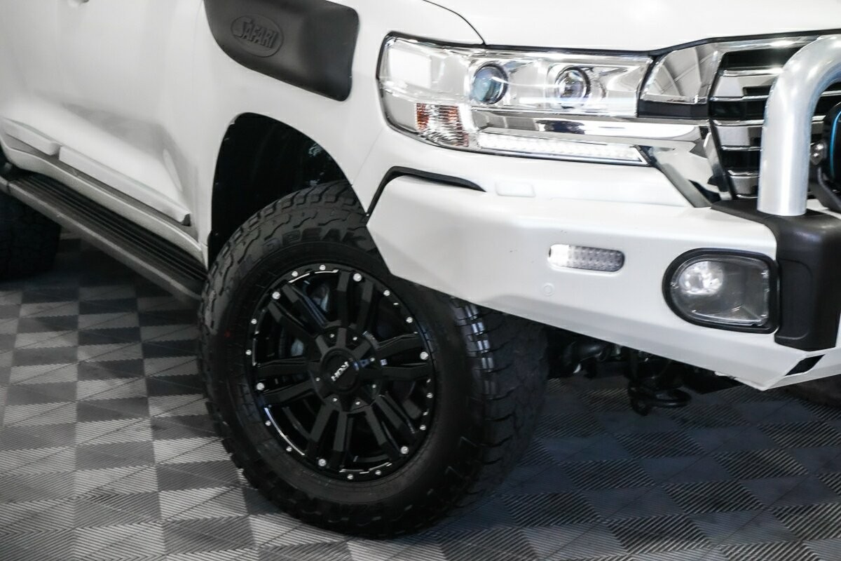 Toyota Landcruiser image 2