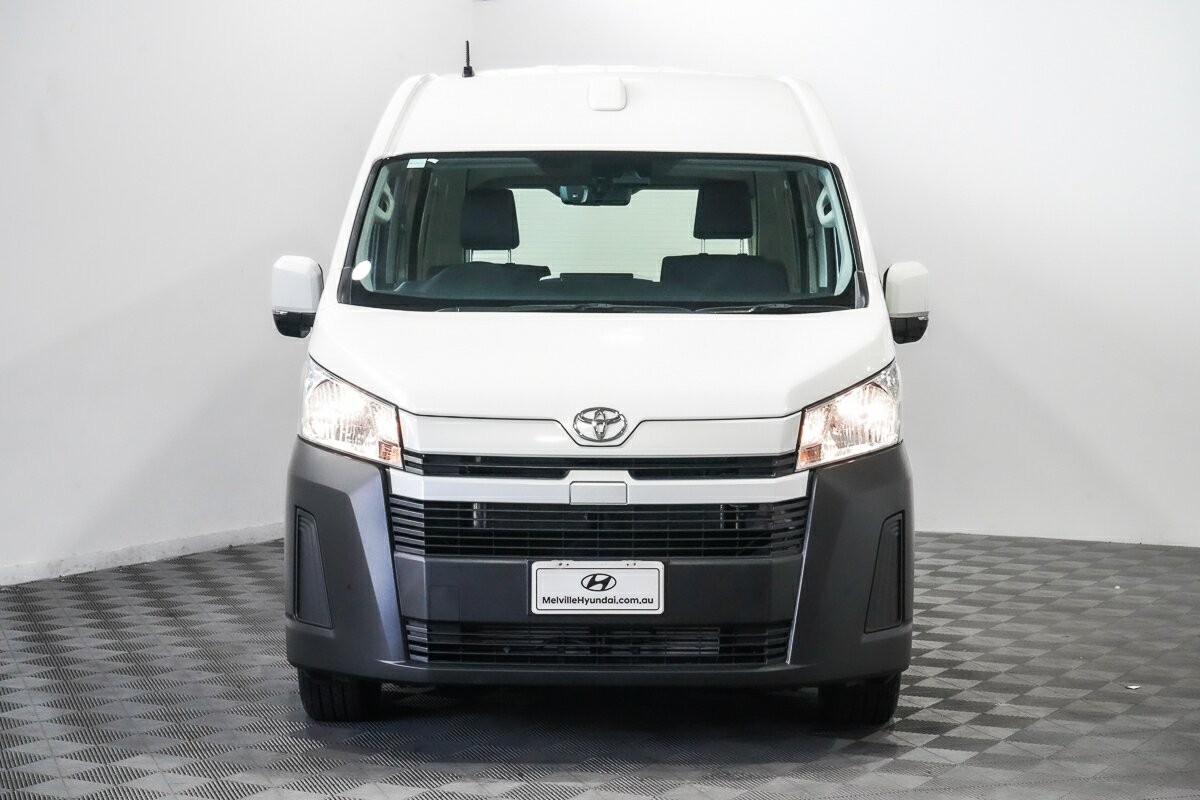 Toyota Hiace image 4