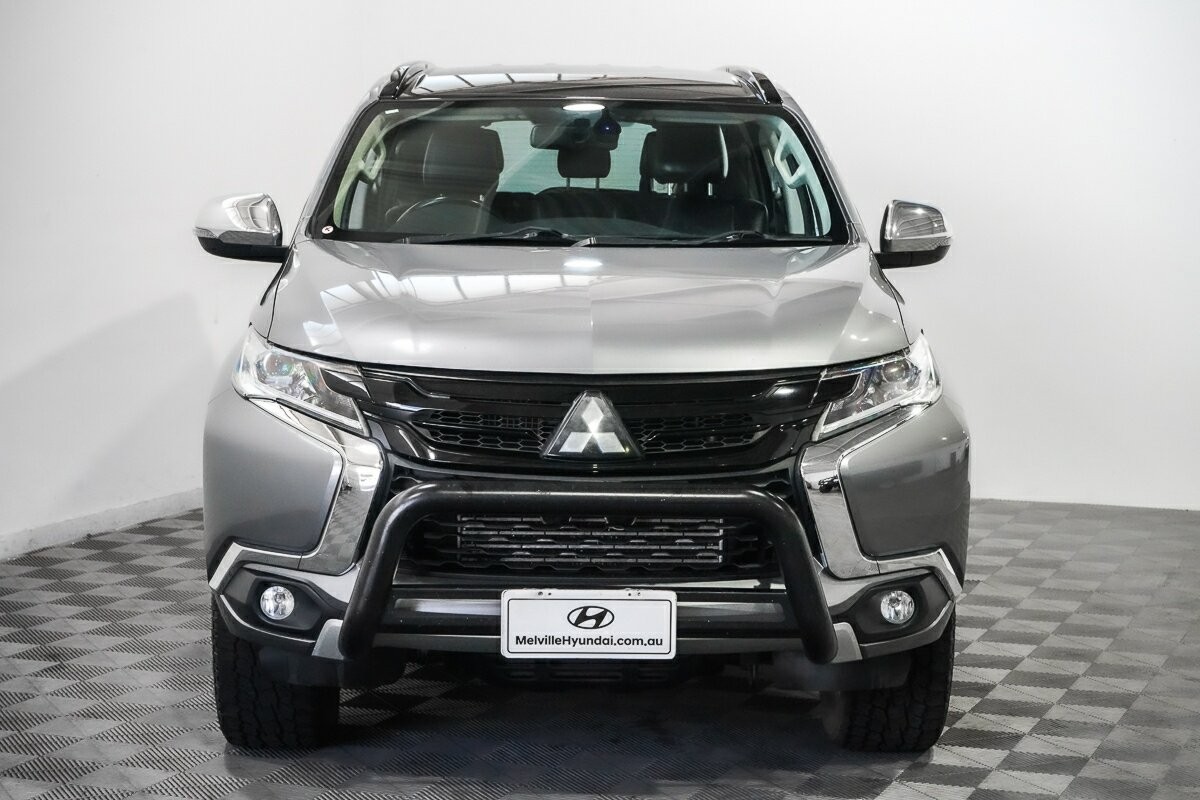 Mitsubishi Pajero Sport image 3