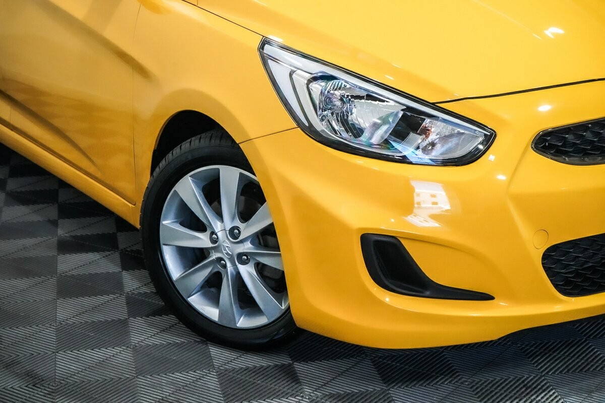 Hyundai Accent image 2