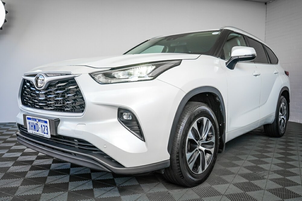 Toyota Kluger image 4