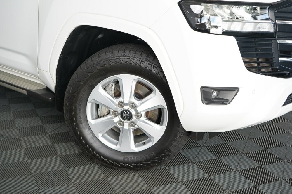 Toyota Landcruiser image 2