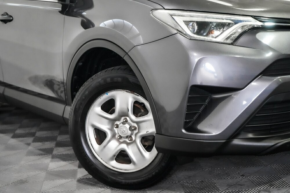 Toyota Rav4 image 2