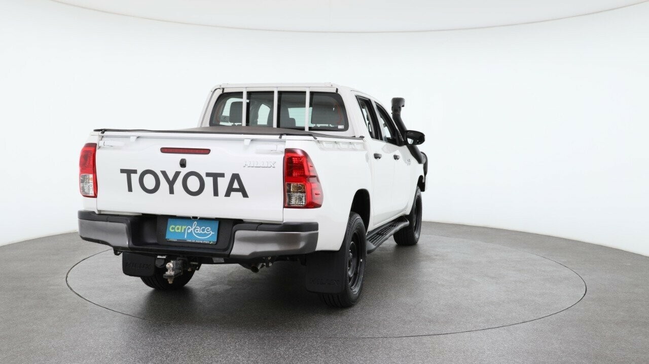 Toyota Hilux image 3