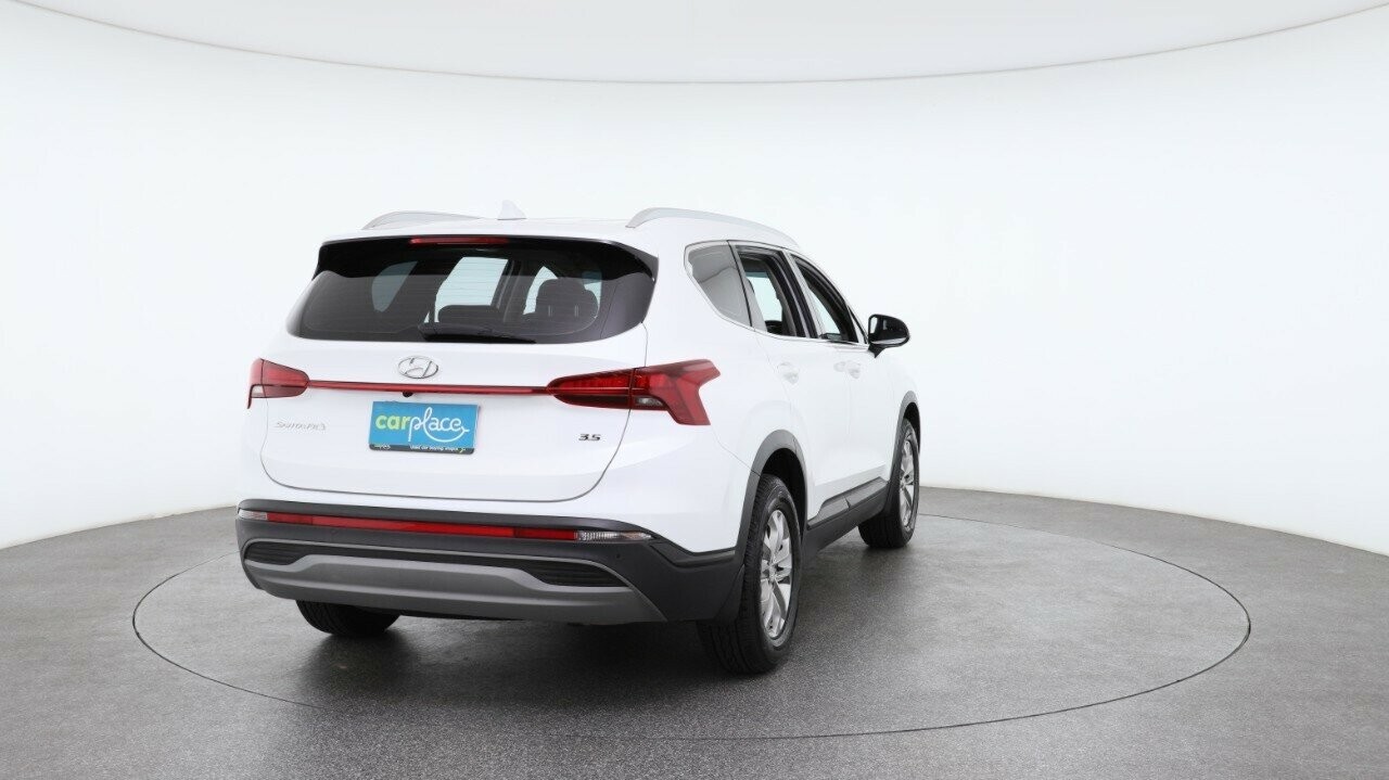 Hyundai Santa Fe image 3