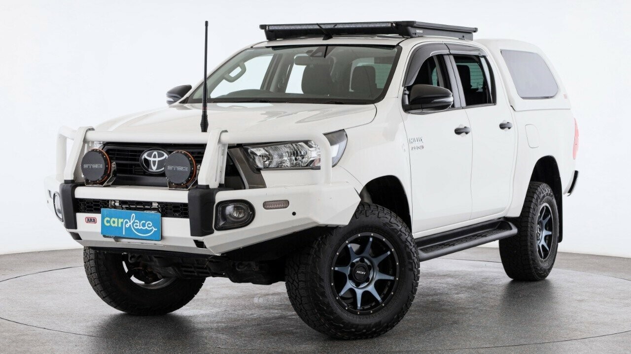 Toyota Hilux image 2