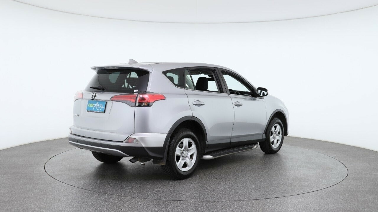 Toyota Rav4 image 4