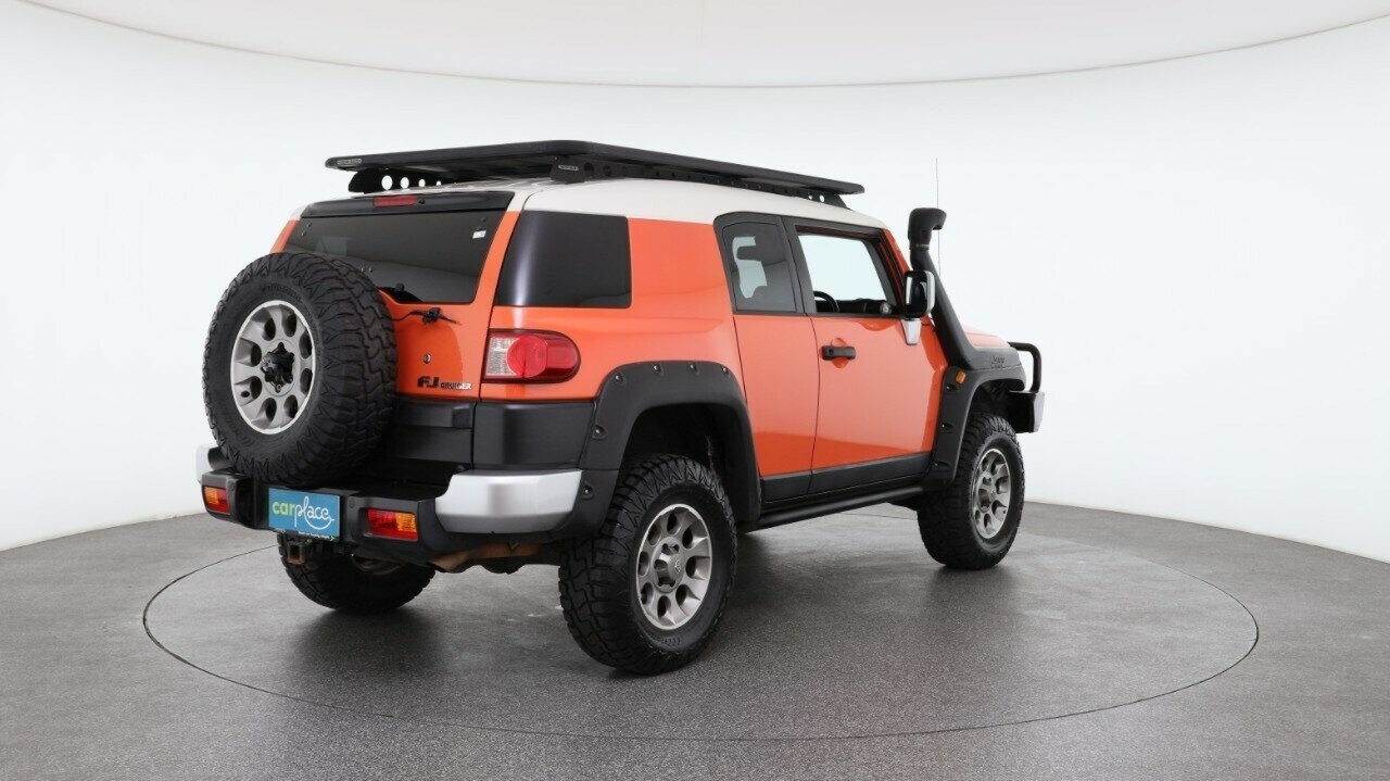 Toyota Fj Cruiser image 4