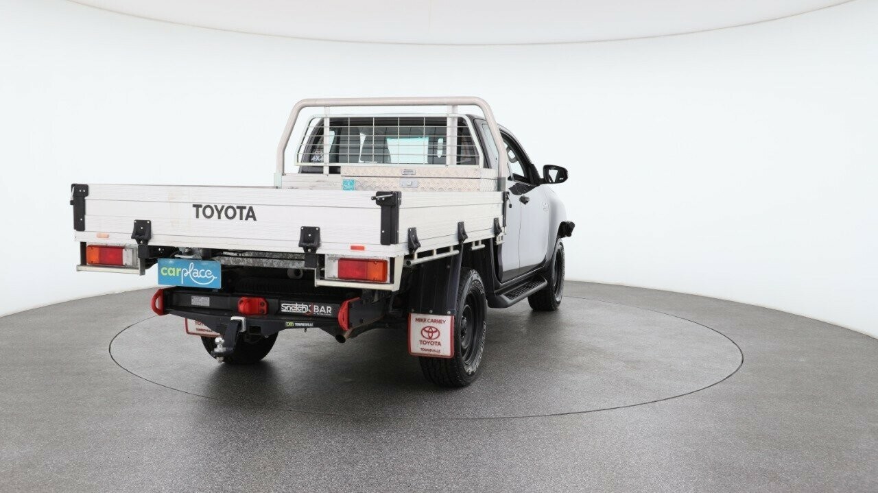 Toyota Hilux image 3