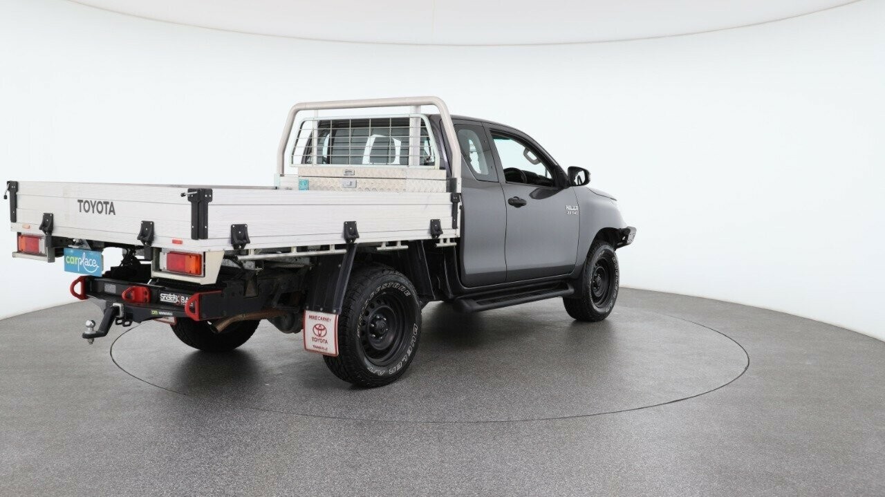 Toyota Hilux image 4