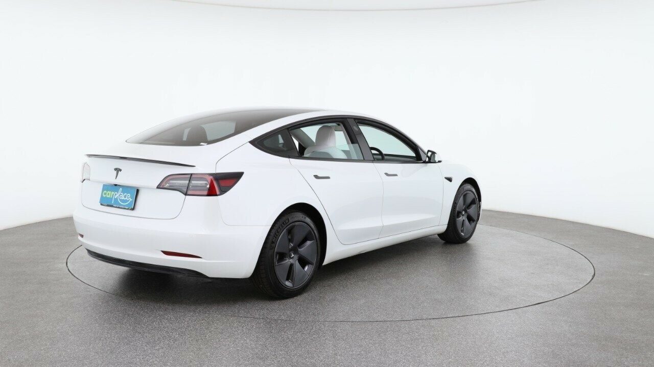 Tesla Model 3 image 4