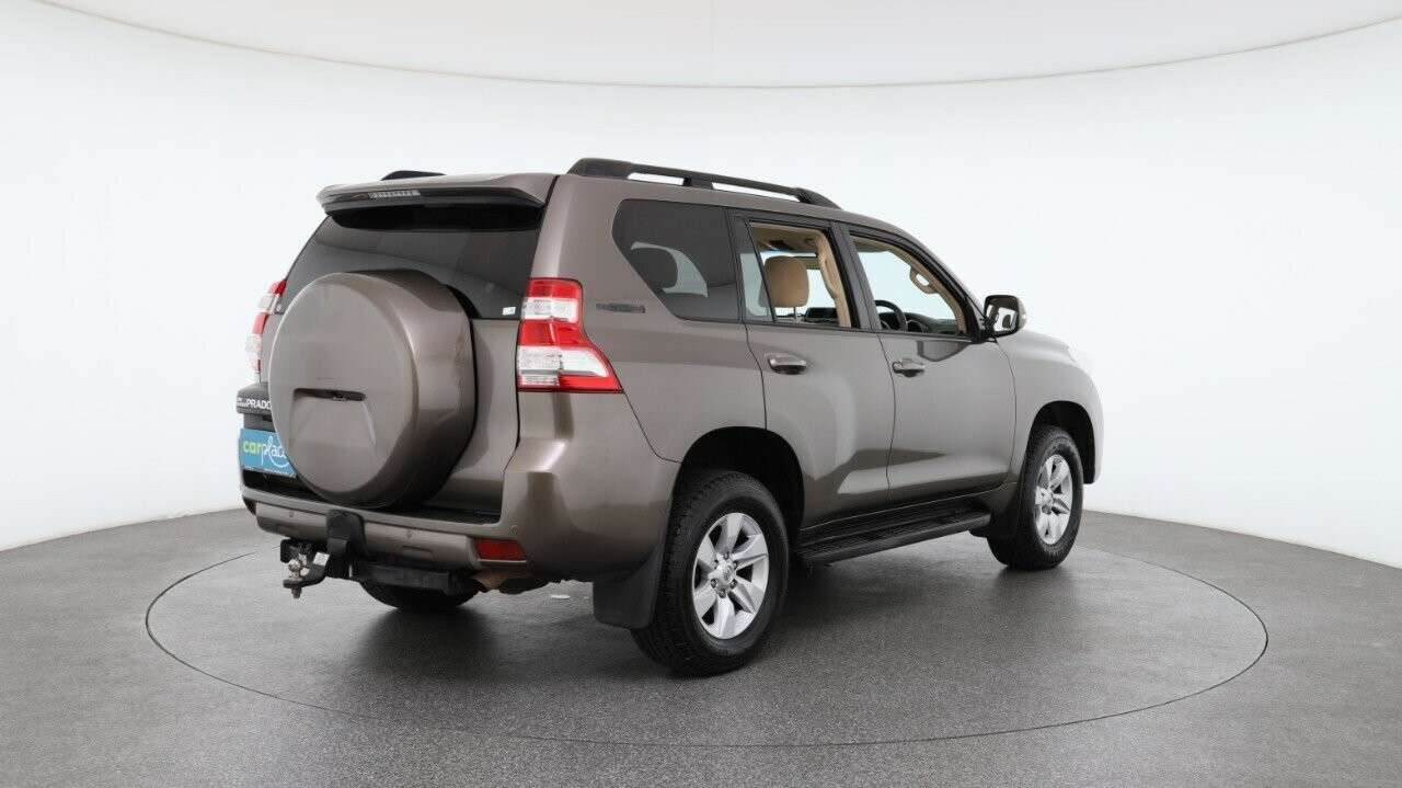 Toyota Landcruiser Prado image 4