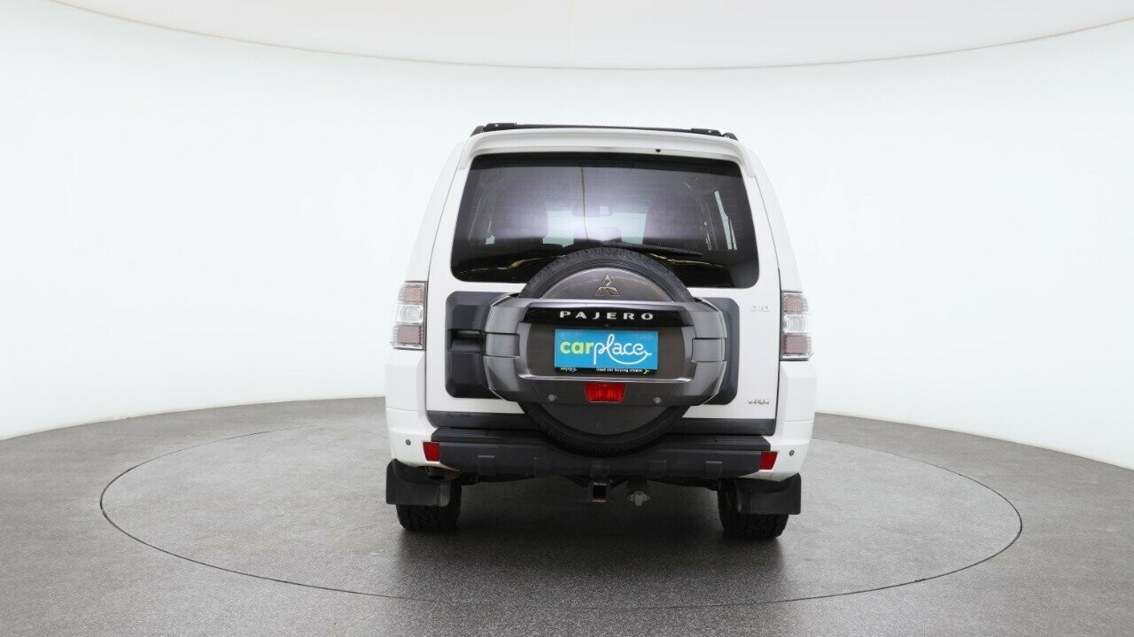 Mitsubishi Pajero image 2