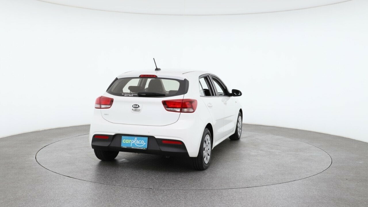 Kia Rio image 3