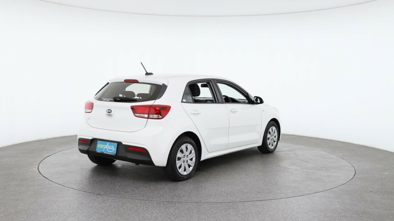 Kia Rio image 4