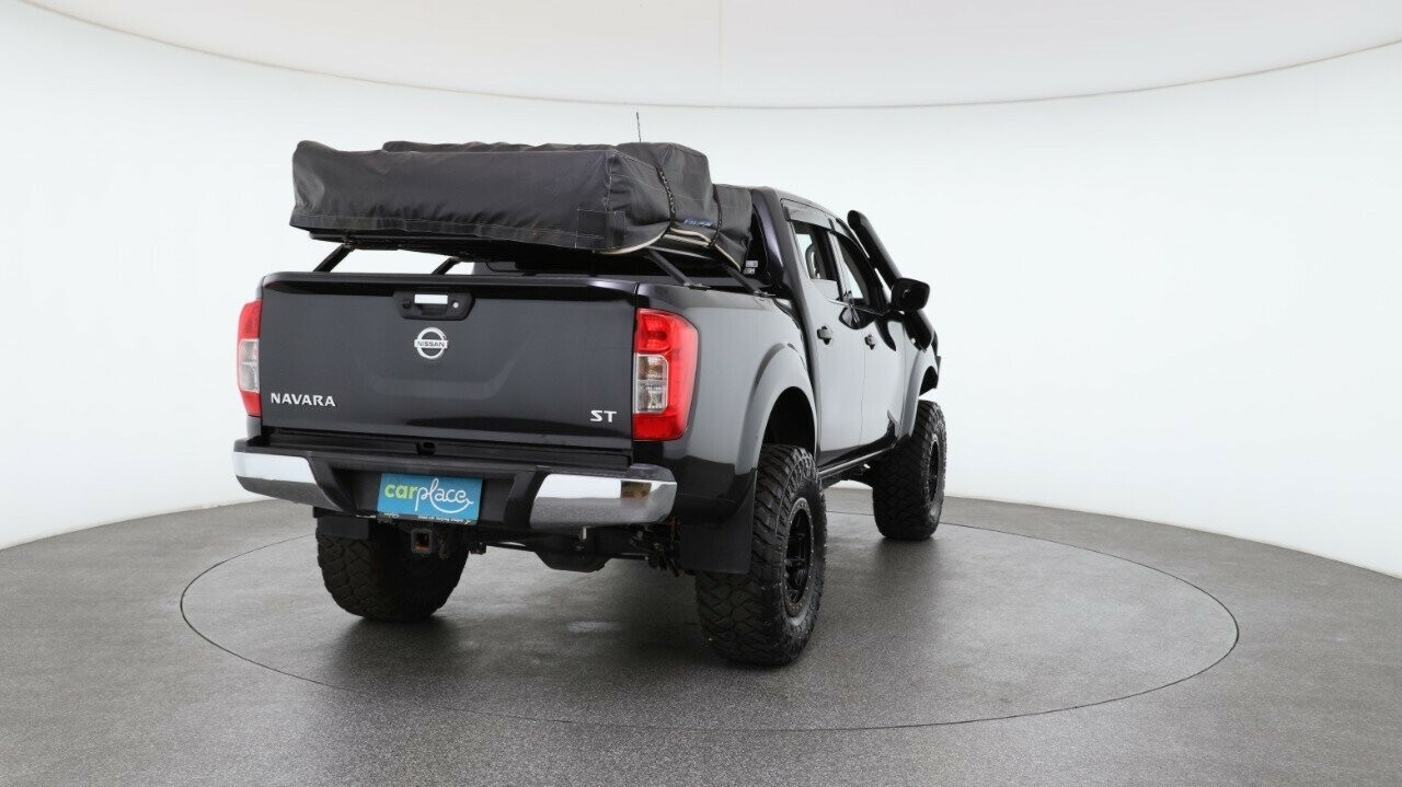 Nissan Navara image 2