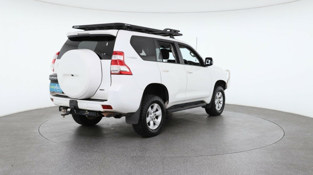 Toyota Landcruiser Prado image 3